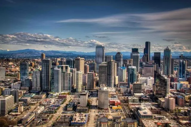 现在。买房和消费，其实算是刺激经济的爱国举动